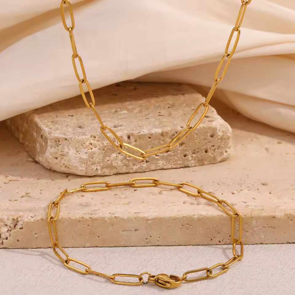 Fiadh Gold Paperchain Set on Stone