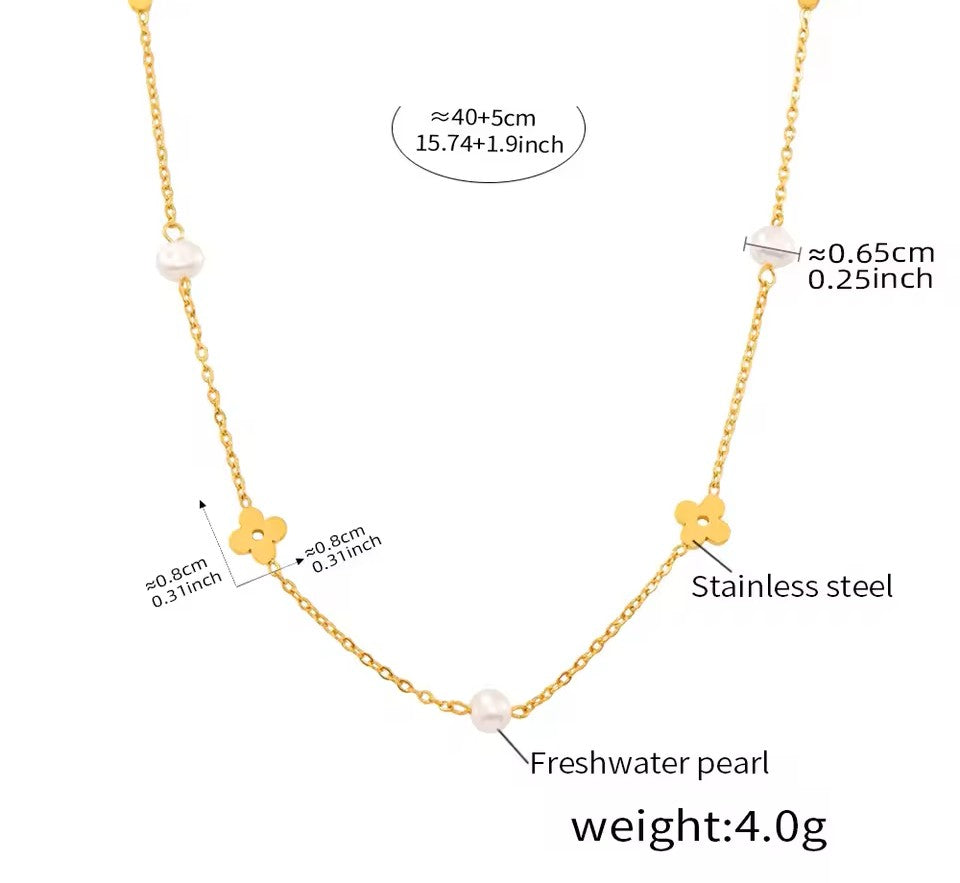 Gold necklace with measurements and details on a white background